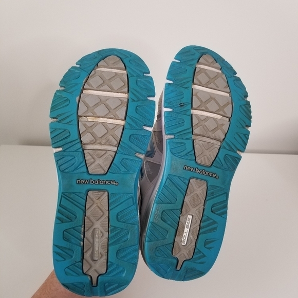 New Balance 1540v2 Athletic Running Sneakers Size 8 White with Blue Bell - Picture 11 of 11